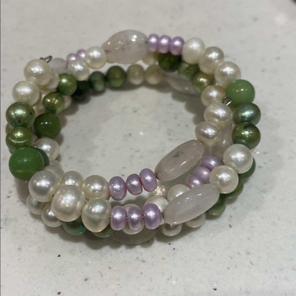 Elegant Pearl and Green and Rose Quartz Bracelet - Picture 3 of 6
